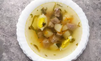 Garšīgā skābeņu zupa ar cūkgaļu