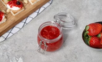 Zemeņu džems multikatlā