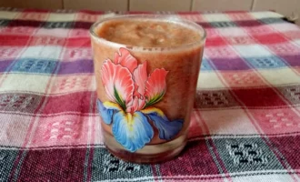 Dārzeņu smūtijs ar tomātu un seleriju