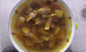 Pupiņu zupa ar gaļu